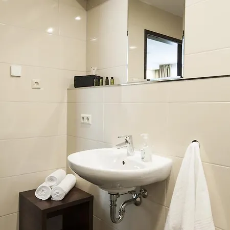 Deluxe Hotel